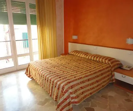 Отель Primavera 3*