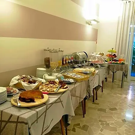 普利玛维拉酒店 酒店 莱万托